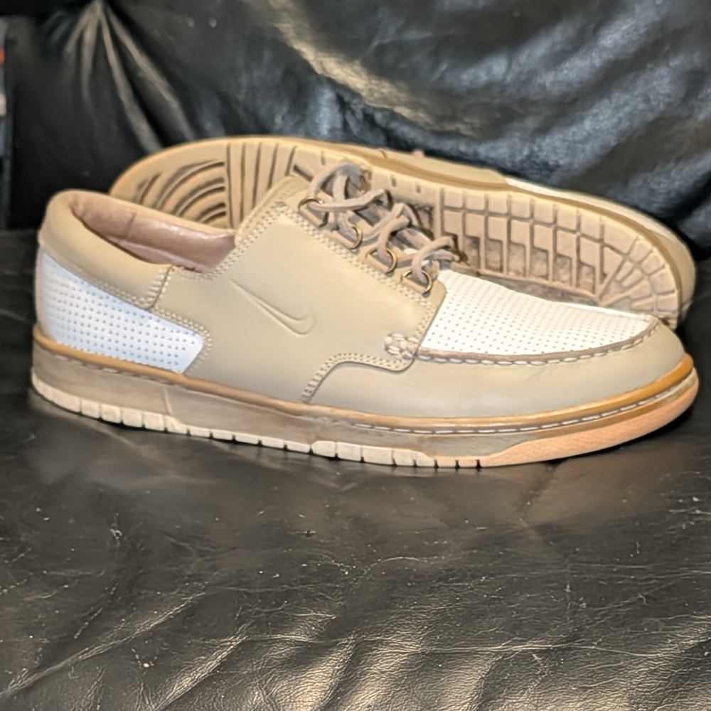 Vintage Nike Mad Jibe Deck - Tan/White (2007)